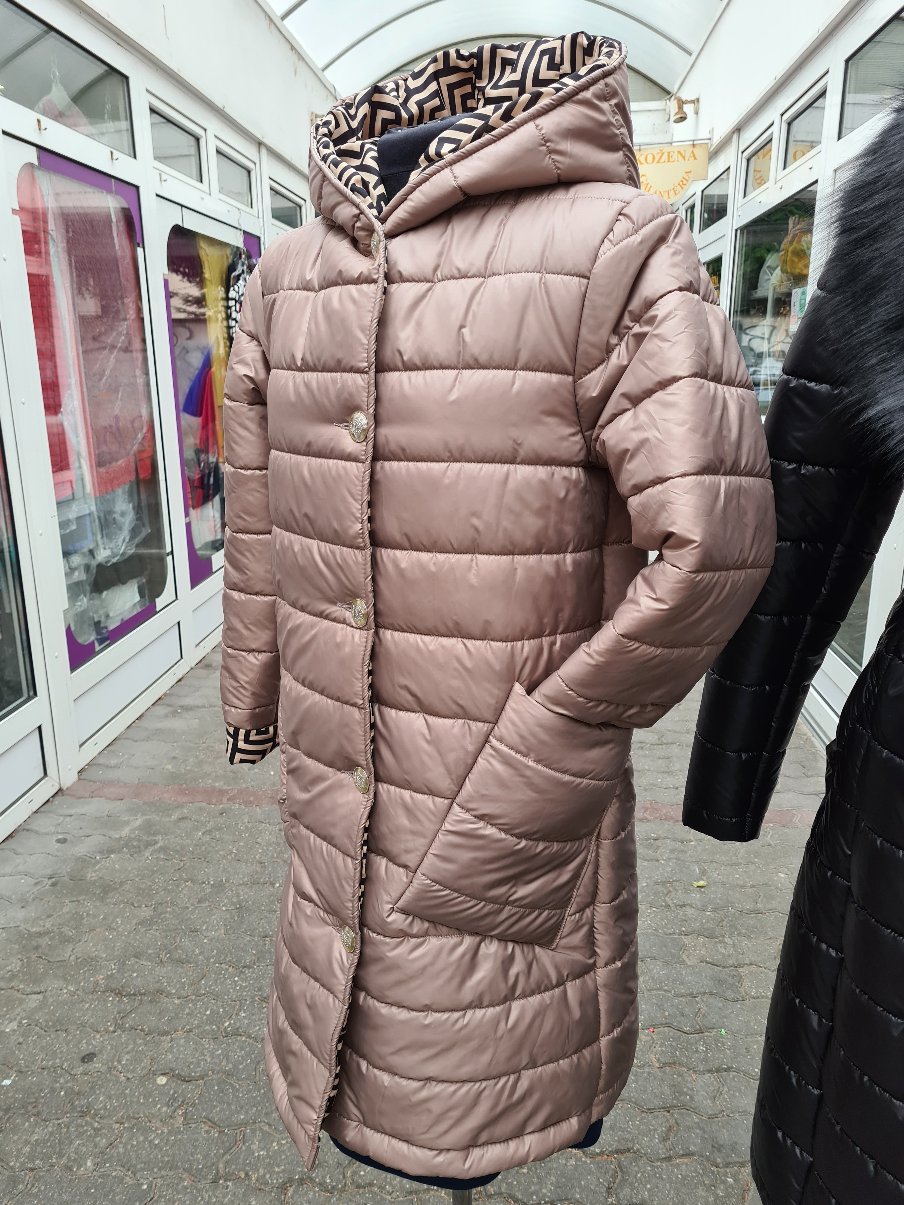 Kabát s kapucou dlhý